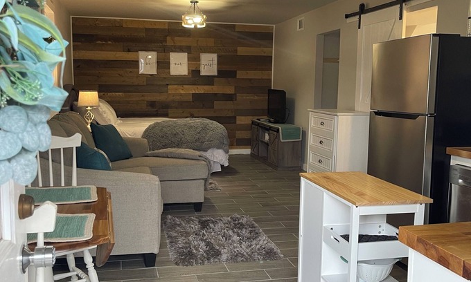 Elizabethton Apartamento | Charming and immaculate 1-bedroom Suite/Apartment in Elizabethton