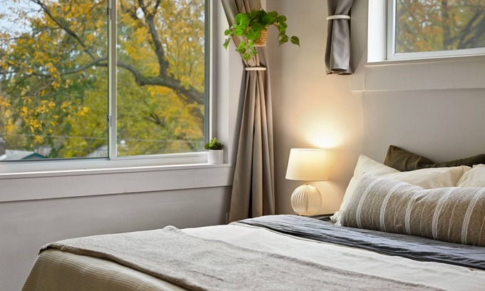 Kansas City Casa | Charming and modern 3 bedroom/2 bathroom in a prime location