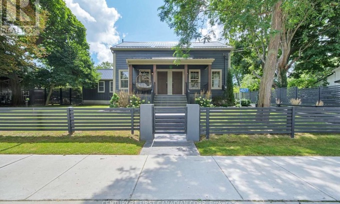 Sparta Casa | Charming and Rustic Farmhouse-style home in the heart of Sparta, ON