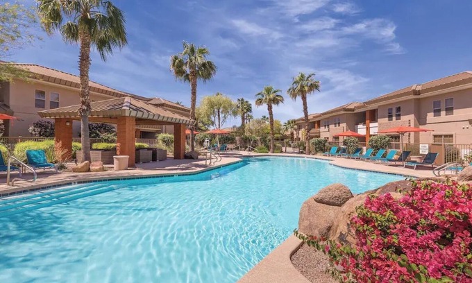 South Scottsdale Complejo | Charming and Spacious 2-bedroom Resort with AC, Fitness, and Pool in Scottsdale