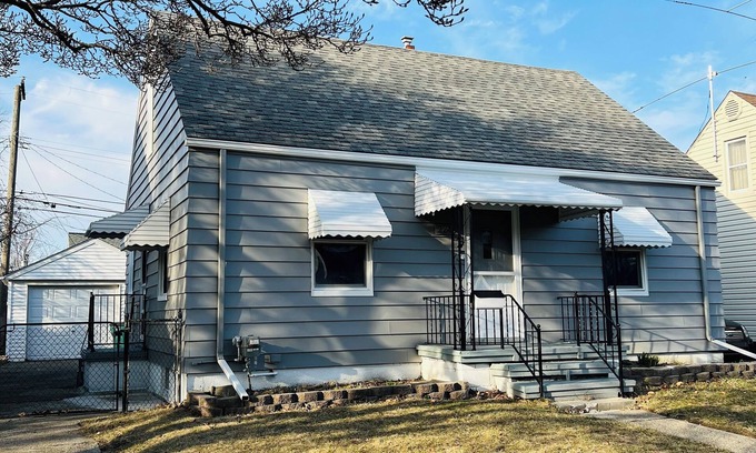 Ferndale Casa | Charming and Spacious 3-bedroom House with WiFi, AC in nice Ferndale, MI