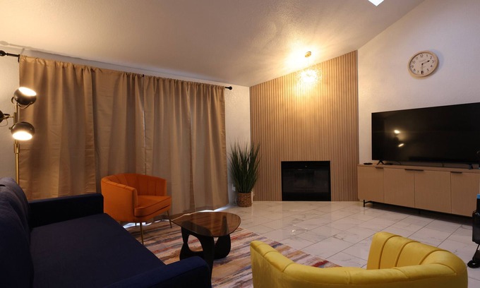 Arden-Arcade Condominio | Charming and Trendy 2-bedroom condo for shopping and entertainments.