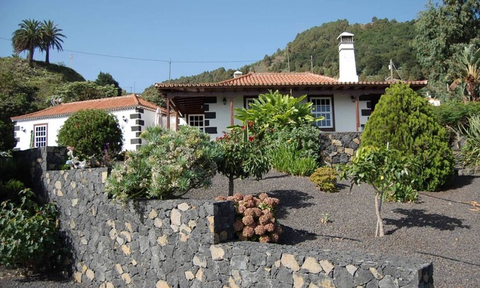 Villa de Mazo Apartamento | La Exquisita Casa Tres Pinos: Tranquilidad y Naturaleza en Villa de Ma