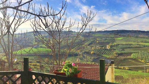 Montenero di Bisaccia Apartamento | Charming Apartment in Montenero, Mountain View