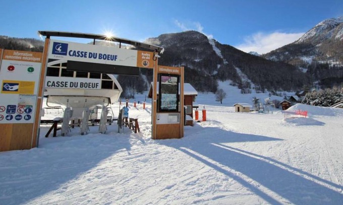 La Salle-les-Alpes Apartamento | Charming Apartment With Swimming Pool