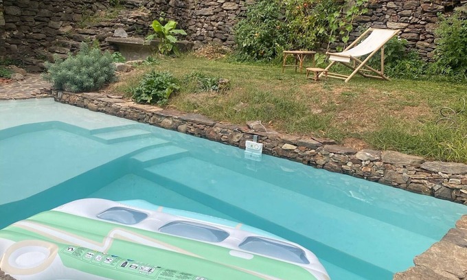 Valleraugue Apartamento | Charming apartment nestled in an old provencal Mas with a pool and jacuzzi.