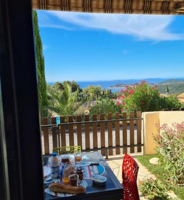 La Croix-Valmer Apartamento | charming apartment - view of the Cavalaire bay