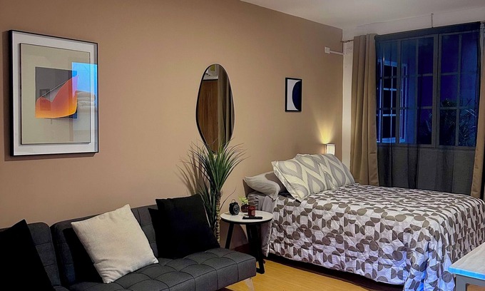 Santa Ana Apartamento | Charming apartment in casco antiguo- great location w WIFI hot water & AC