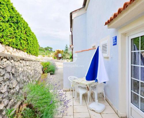 Suha Punta Apartamento | Charming apartment in Kampor with private garden - 28 m²