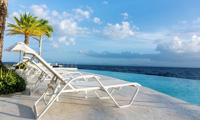 Puerto Bahia Apartamento | Charming Apartment in Puerto Bahía The Bannister with Balcony and Sea View.