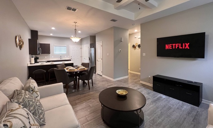 Weslaco Apartamento | Charming apartment in Weslaco with EV Charger