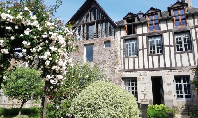 Lanvallay Apartamento | Encantador apartamento en el puerto de Dinan con jardín
