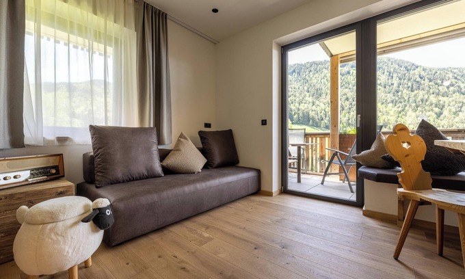 Collepietra Apartamento | Encantador apartamento "Sonnleiten Sonnenalm" con vistas a la montaña