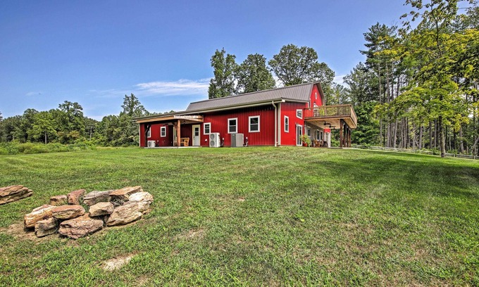 Huron Apartamento | Charming Apartment w/ Great Outdoor Space!