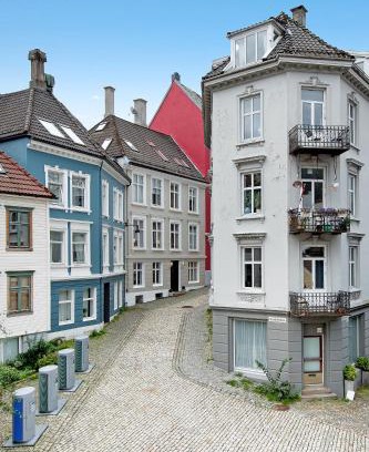Al Municipality Apartamento | Charming Apartment, Walk to Everything in Bergen