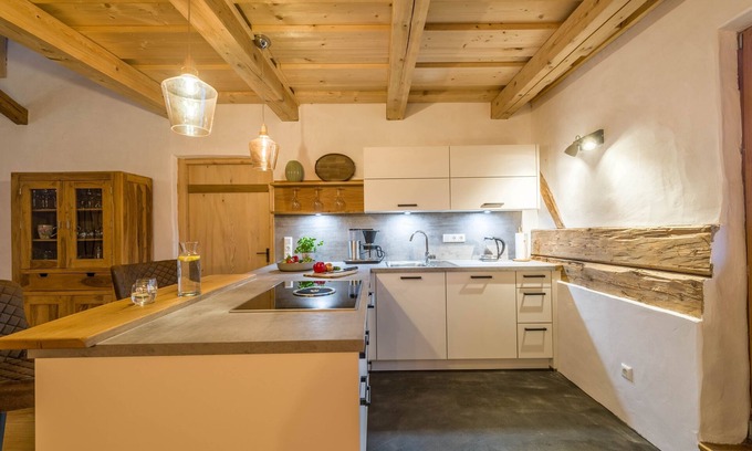Breitbrunn a. Chiemsee Apartamento | Charming Apartment "Weitblick" in Farmhouse with Balcony, Garden & Wi-Fi; Parking Available