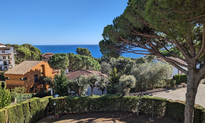 Calella de Palafrugell Apartamento | Charming apartment with sea view and swimming pool