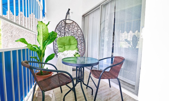 Beverly Hills Apartamento | Charming apt - 5 mins to Bob Marley Week festivities @ The Bob Marley Museum