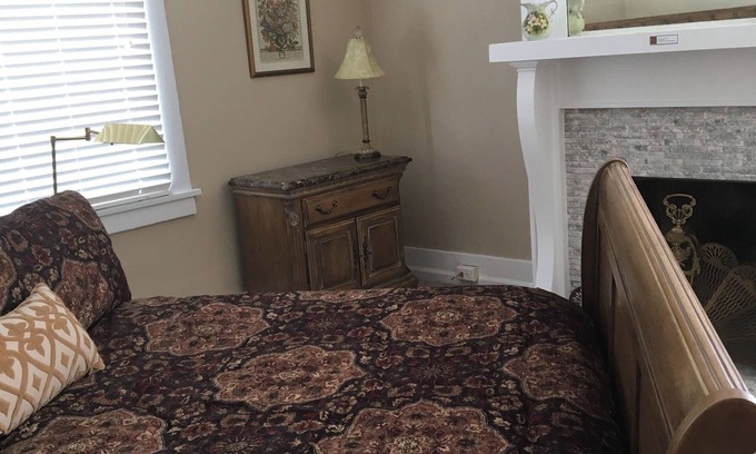 Forest Hills Apartamento | Charming apt in lovely east Forest Hills suburb of Pgh w/ AC, WiFi US OPEN