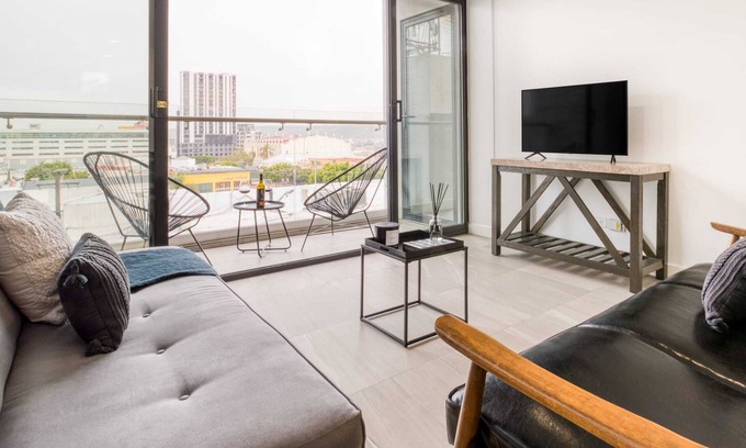 Avenida Revolución Apartamento | Charming Apt w/Balcony|Gym+Lounge+Business Center
