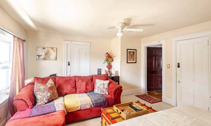 Montclair Apartamento | Charming Apt Walkable to Shop, Eat & NYC Transport
