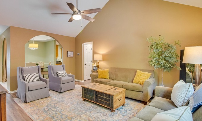 Fayetteville Casa | Charming Arkansas Retreat w/ Deck, Near Downtown!