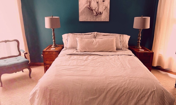 Blue Earth Casa | Charming Artists Retreat