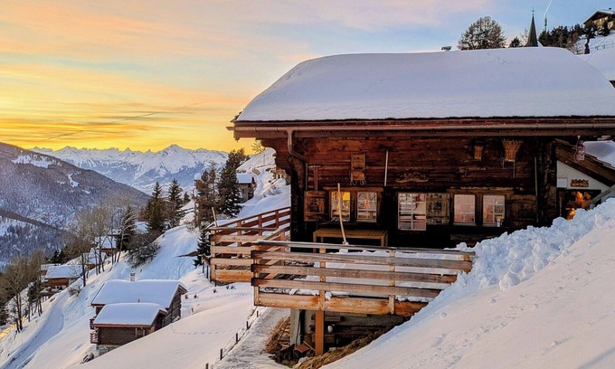 Chandolin Chalet De Esquí | Charming authentic and warm chalet with 4 bedrooms – Ideal for 6 people.This chalet combines comfort