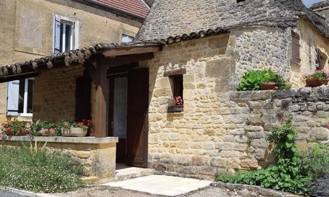 Tamnies Cama Y Desayuno | Charming B&B in the Périgord Noir in the heart of a former priory(4)