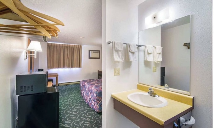 Medora Cama Y Desayuno | Charming B&B 30 MILES FROM MEDORA AND PARK ENTERANCE NEARBY BREWERY GOOD FOOD