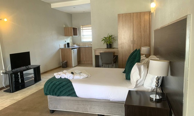 Germiston Cama Y Desayuno | Charming B&B with WiFi in Enchanting Germiston