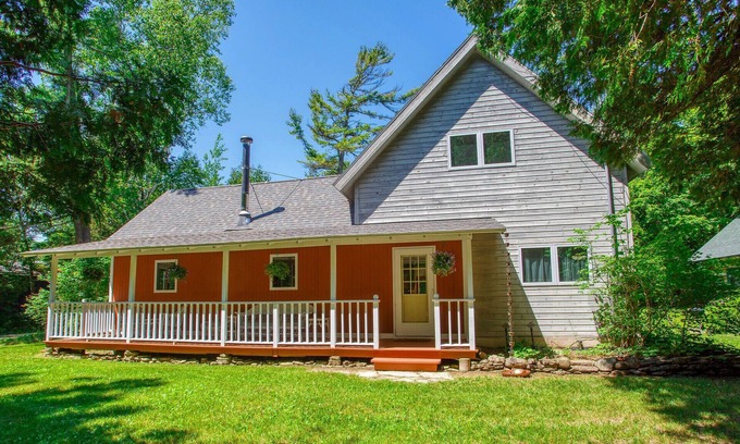 Baileys Harbor Cabina | Charming Baileys Hollow Cottage