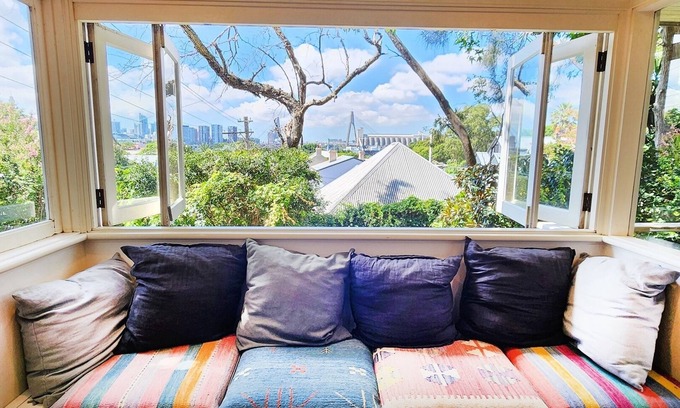 Balmain Casa | Charming Balmain Home with Sydney Skyline Views