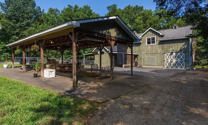 Lakeview Casa | Charming Barn House