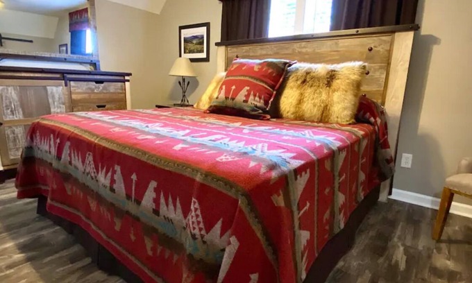 Kernersville Casa | Charming Barndo Loft in Kernersville with WiFi and AC