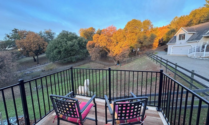 Cool Casa | Charming barnloft on small horse ranch in Beautiful Cool CA