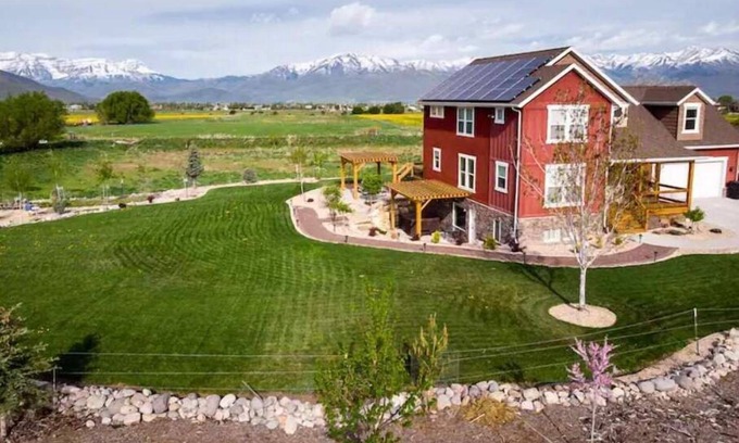 Park City Casa | Charming Basement Suite with a Mountain View