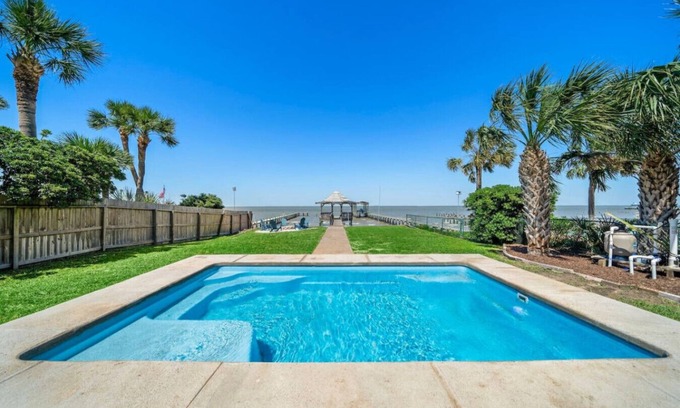 San Leon Casa | Charming Bayfront Home w/ Pool, Pier, and Firepit