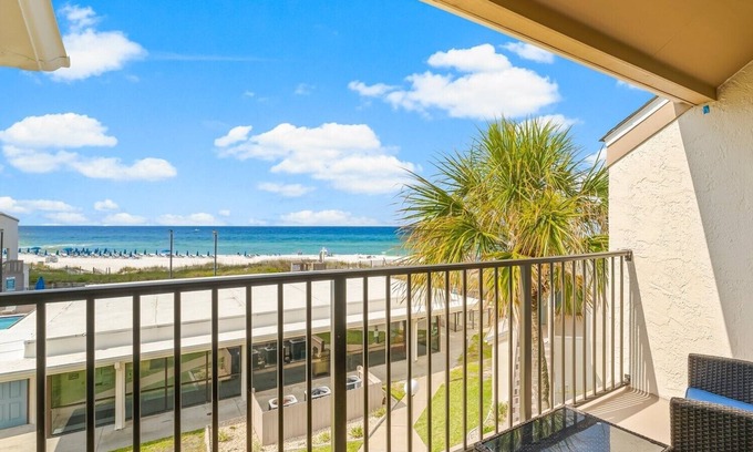 Bel Air Condominio | 3 Bedroom beachfront Condo steps from the beach!
