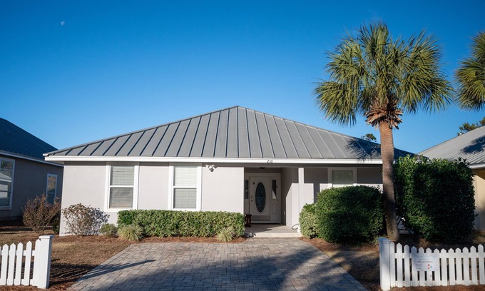 Avalon Beach Estates Cabaña | Charming Beach Cottage, Beach Chair Service Included