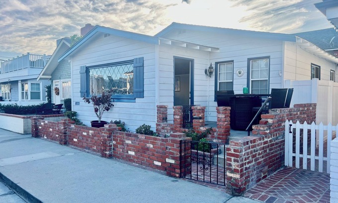 Balboa Island Casa | Charming Beach House Rental