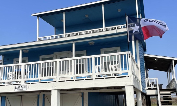 Matagorda Casa | Charming Beach House with Beach and River Views