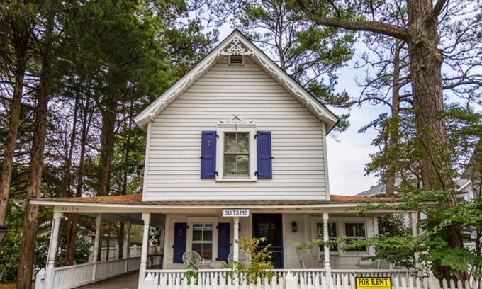Dewey Beach Cabaña | Charming Beach Cottage 'Suits Me' – Steps to Boardwalk & Cozy Living Spaces!