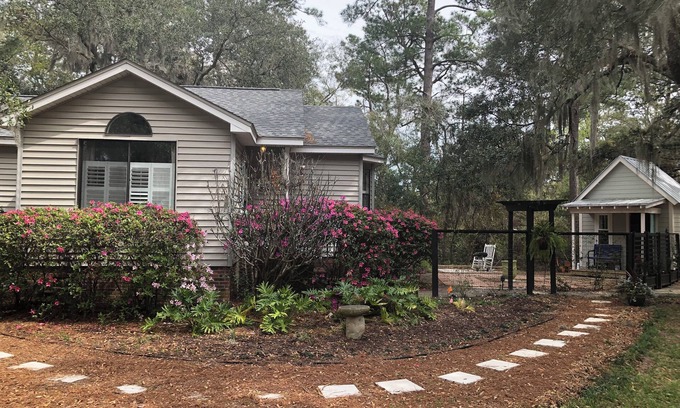 Beaufort Casa | Charming Beaufort Cottage with Marsh Views and Hunting Island Beach pass
