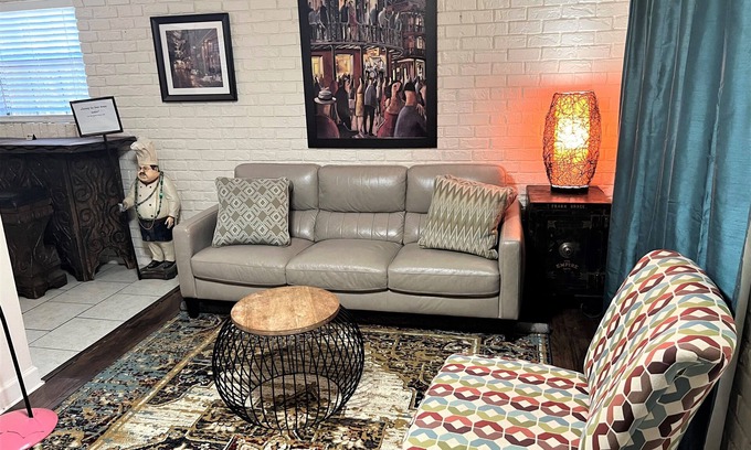 Beauregard Town Historic District Apartamento | Charming Beauregard Town Apartment 1 block to River Center / Minutes to LSU