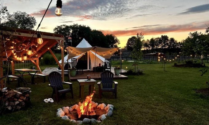 Turner Alquiler De RV | Charming Bell Tent Fantastic for a Cozy Glamping Experience in Turner, Maine