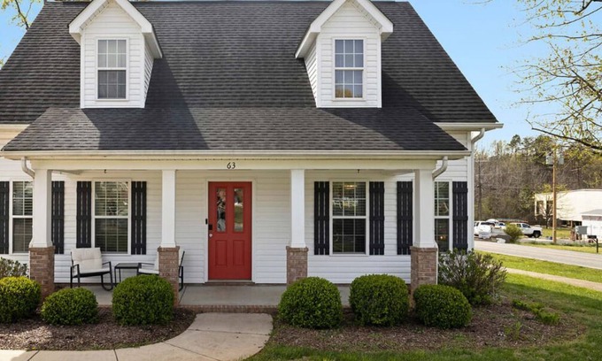 North Belmont Casa | Charming Belmont Retreat - 3 beds & Private Yard