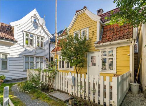 Sandviken Apartamento | Charming Bergen house, rare historic house from 1779, Whole house