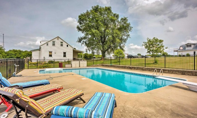 Berger Apartamento | Charming Berger Apt on 42-Acre Farm with Pool Access