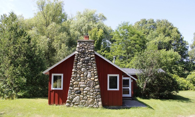 Mayfield Cabina | Charming Boardman Riverfront Cabin 2 Bedroom 1 bath